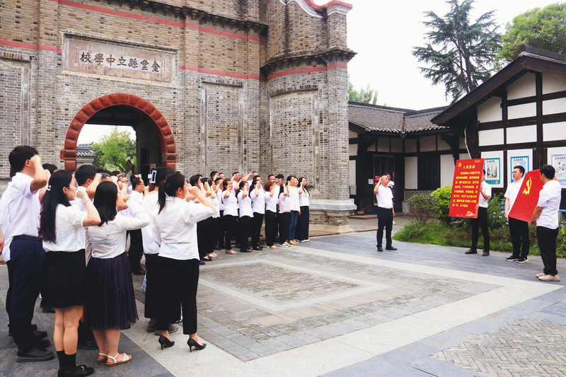 中鐵八局七公司黨委開展深入貫徹中央八項規(guī)定精神學(xué)習(xí)教育實地踐學(xué)活動