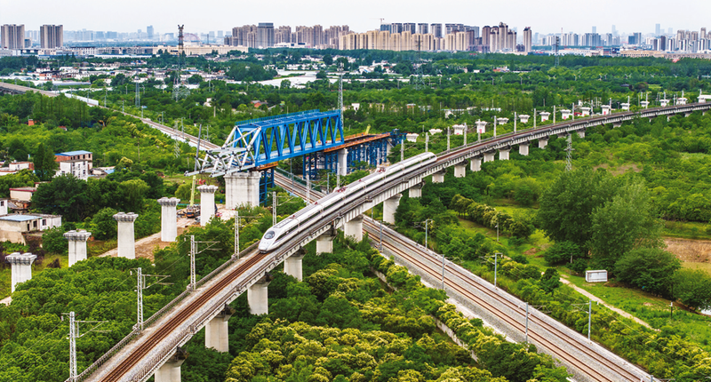 千噸鋼桁梁成功跨越滬蓉鐵路