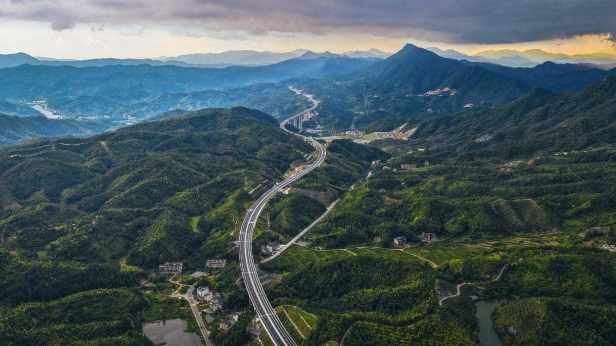 遂川至大余高速公路建成通車